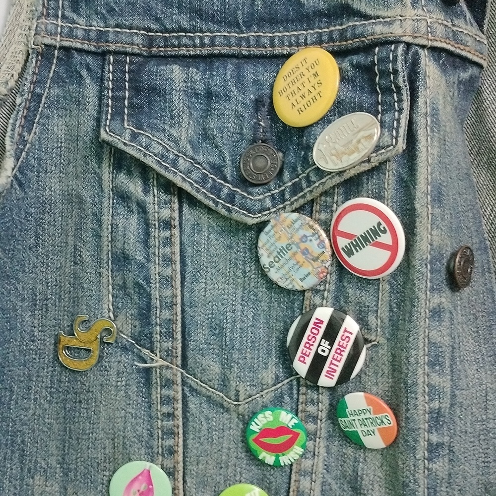 Levis Denim Vest with Assorted Pins - Picture 2 of 9